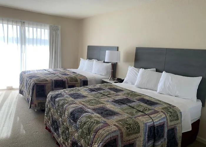 Apple Valley Hotel & Lodge