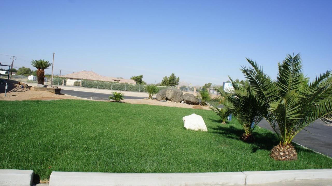 Hotel & Apple Valley